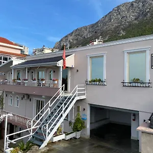 Alesio Bed & Breakfast